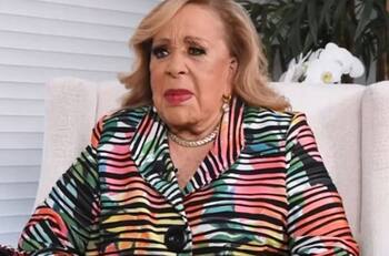 Con aplausos fue recibida Silvia Pinal al llegar a su casa, comentó su hijo Luis Enrique