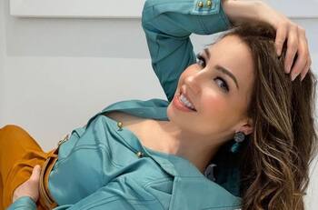 “Enséñame tu rutina de ejercicio”: Thalía responde a los “haters” que la acusan de quitarse las costillas