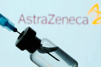 Suspenden vacunación en Sudáfrica por nueva variante de COVID-19