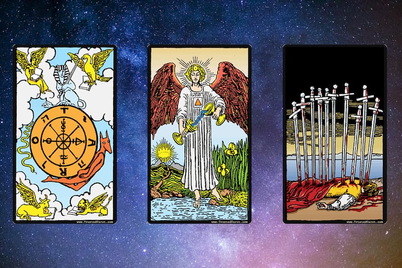 Elige una carta del Tarot: La Rueda de la Fortuna, La Templanza y Diez de Espadas (de izquierda a derecha).