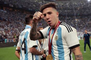 Chelsea le gana la partida al Manchester United y Liverpool por Enzo Fernández