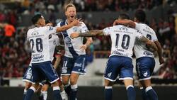 El delantero que salió de Puebla, fracasó en Chile y hoy es titular en el sorpresivo líder del futbol argentino