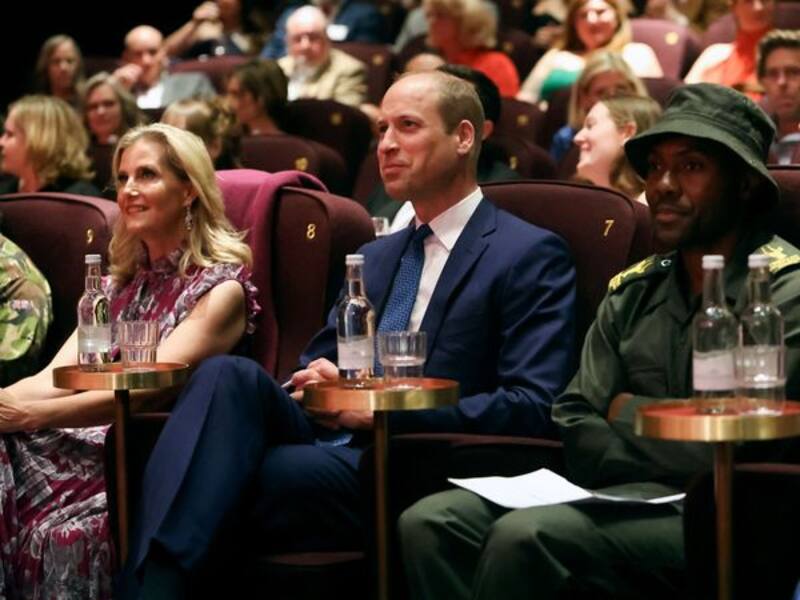 El príncipe William acude sin kate Middleton al cine