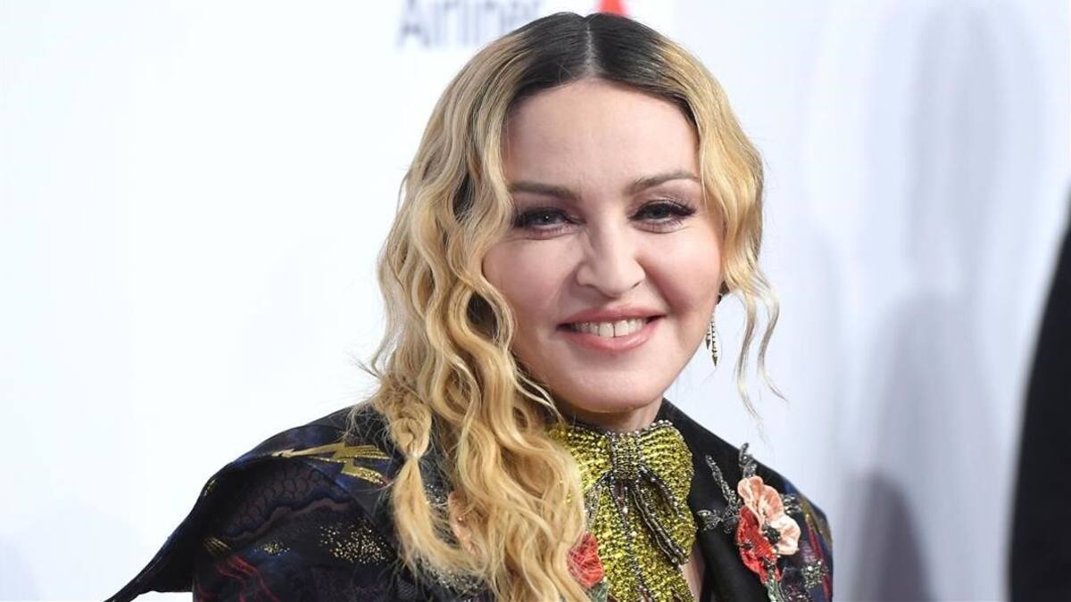 Solo con joyas: Madonna posa completamente al natural en respuesta a las críticas de sus heaters