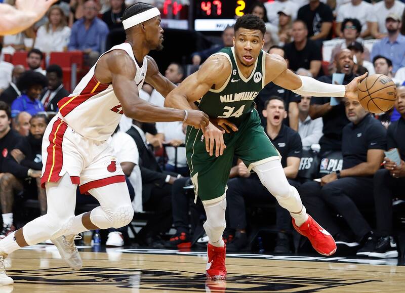 Milwaukee Bucks perdió ante Miami Heat. Foto: EFE