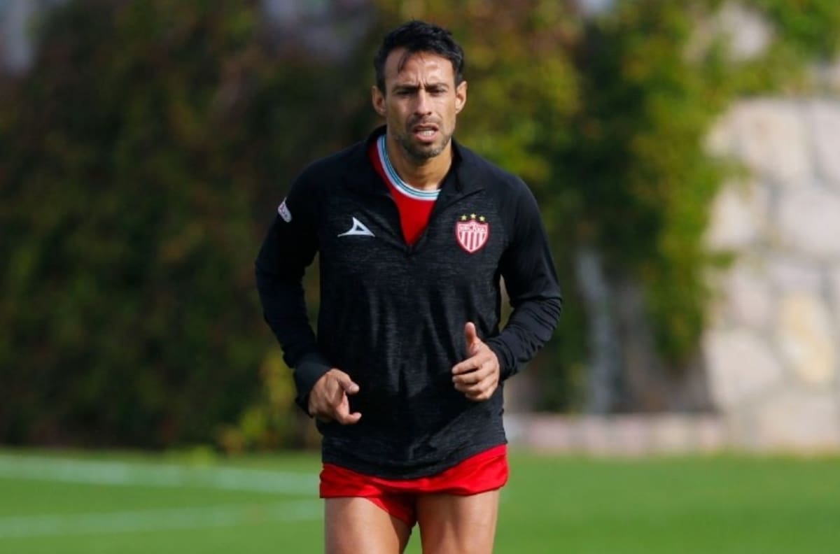 Le llueven críticas a Jorge Valdivia en México tras sufrir goleada con Necaxa