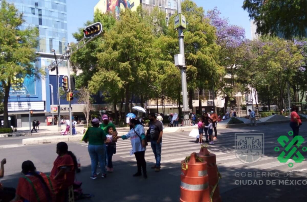 Representantes de pueblos indígenas tomaron paseo de la Reforma exigiendo que les cumplan los programas sociales que les prometieron