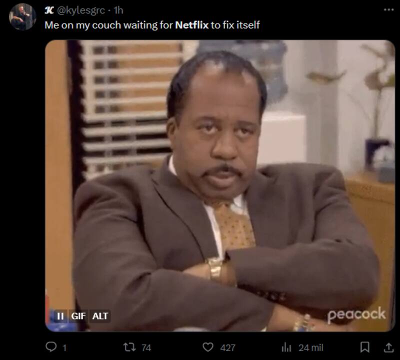 "Yo en mi sillón esperando a que Netflix se arregle solo".