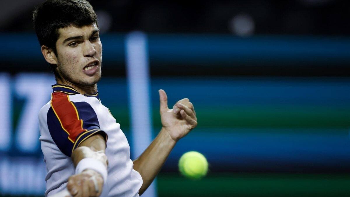 Alcaraz ilusiona, Tsitsipas se retira y cae Rublev en Masters-1000 de París