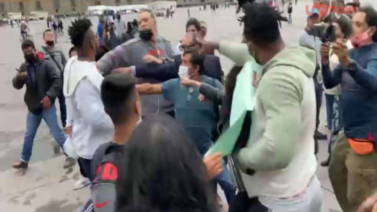 Tremendo zafarrancho arman cubanos y mexicanos en el Zócalo