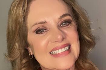 Erika Buenfil se revela foto en la que posa en bikini durante su juventud