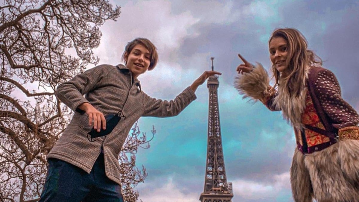 Grettell Valdez viaja a París, Francia, con su hijo Santino después de su cirugía