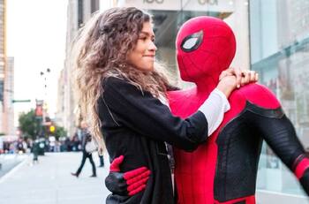 Zendaya y Tom Holland y el beso en el auto que inunda las redes sociales