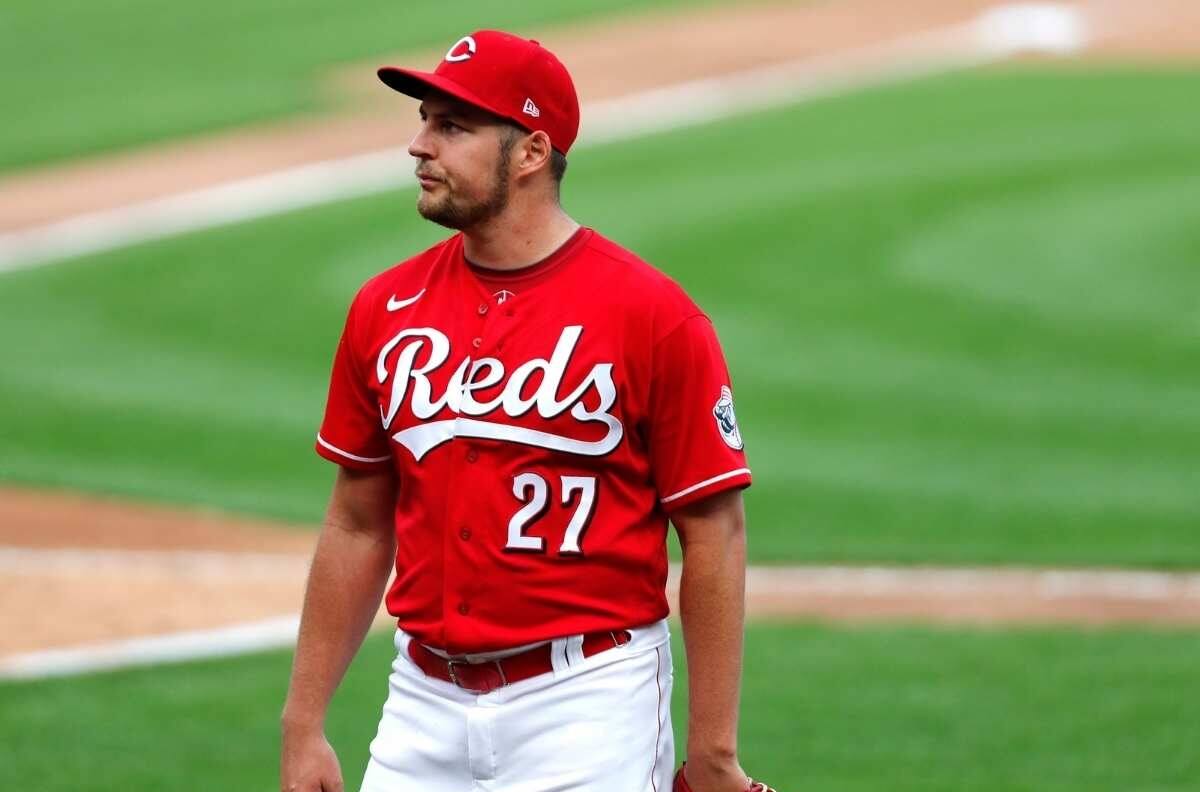 Trevor "Dodger" Bauer frima con Los Angeles Dodgers