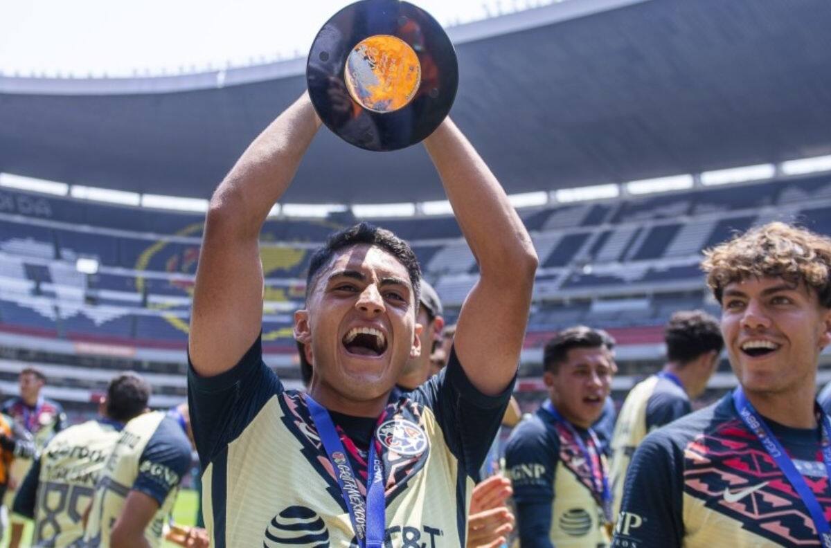 Santiago Naveda reveló la razón por la que dejó al América por Miedz Legnica