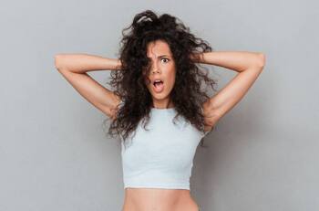 Doma tu cabello rebelde con esta crema para peinar casera