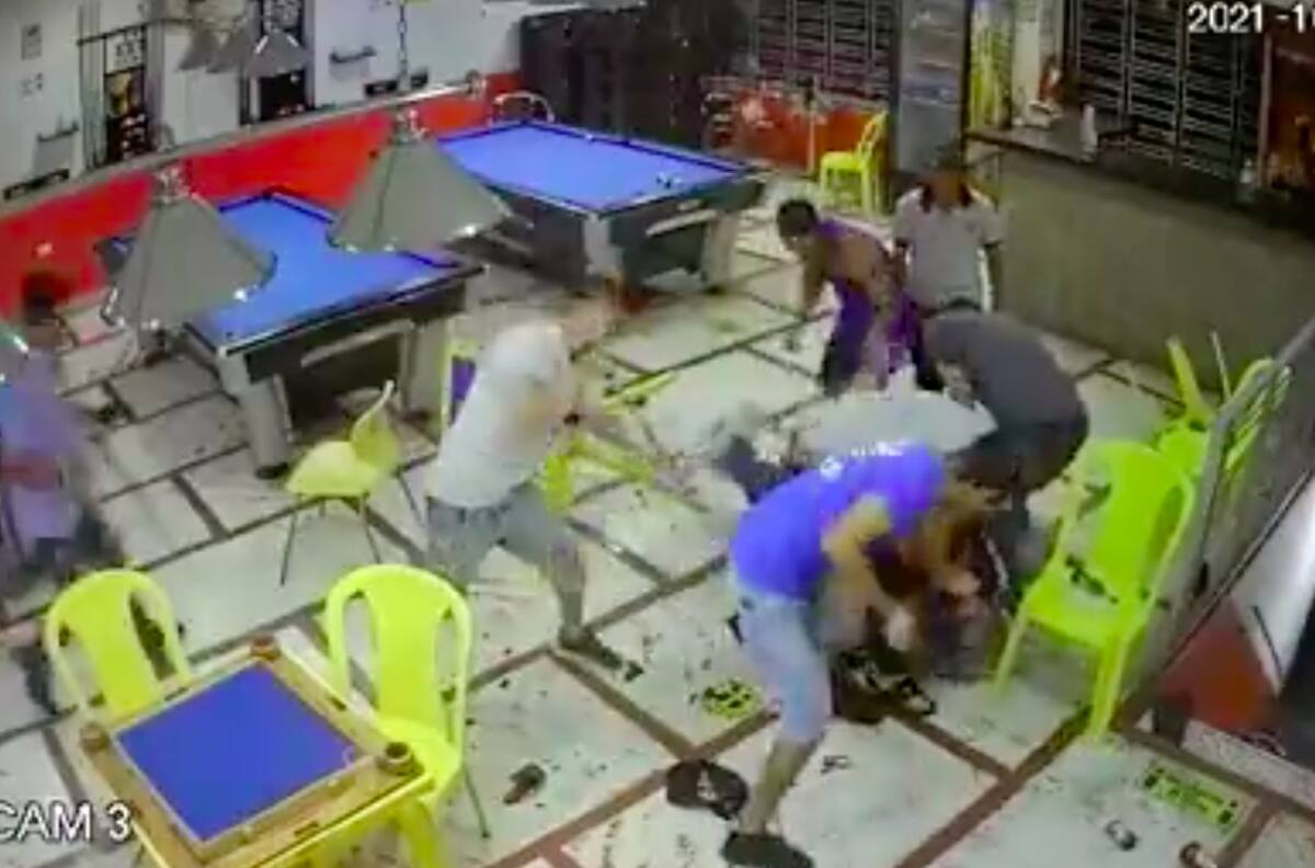 Video: Linchan en Colombia a un ladrón tras intentar asaltar un bar