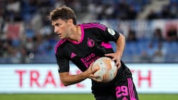 Santi Giménez provoca problemas en el vestidor del Feyenoord tras derrota en la Europa League