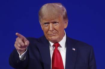 Donald Trump echa fuego al caso "Rust": acusa a Alec Baldwin de matar a Halyna Hutchs