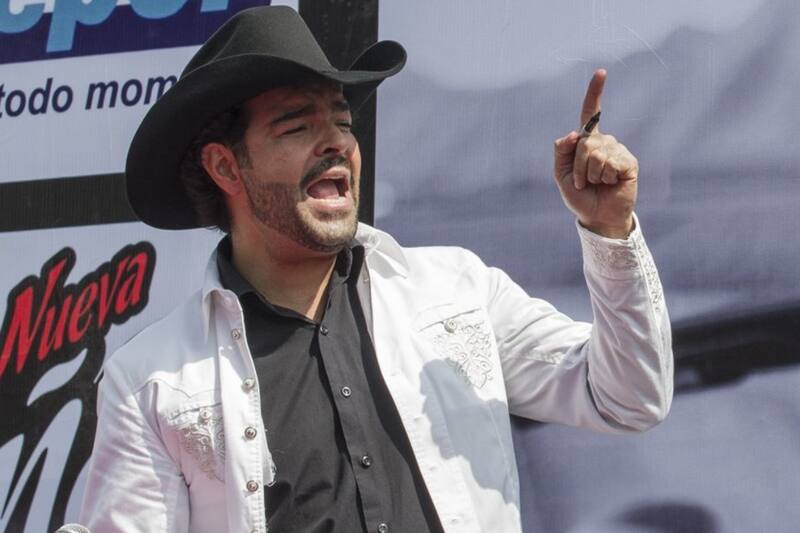 Te contamos de qué acusan al actor y cantante.