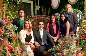 ¡Amanecimos bravas!: Manolo Caro anuncia "La Casa de las Flores, la película"