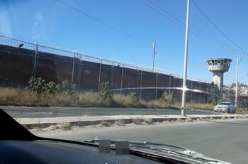 Detienen a 19 trabajadores del penal donde hallaron al bebé muerto en Puebla