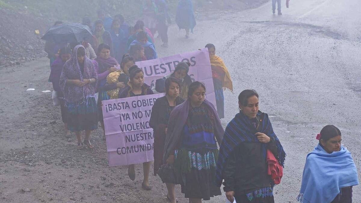 Mujeres indígenas también marchan en los Altos de Chiapas por el 8M