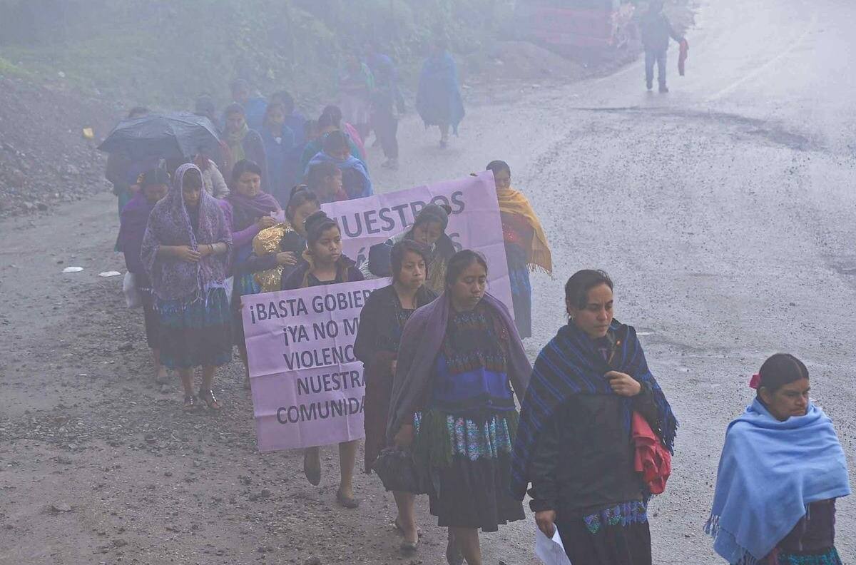 Mujeres indígenas también marchan en los Altos de Chiapas por el 8M