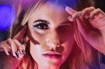 La youtuber cubana Dina Stars es detenida en plena entrevista en vivo que le hacían desde España