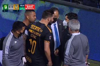 Critican a André-Pierre Gignac tras gritarle a médico durante partido de Tigres y León