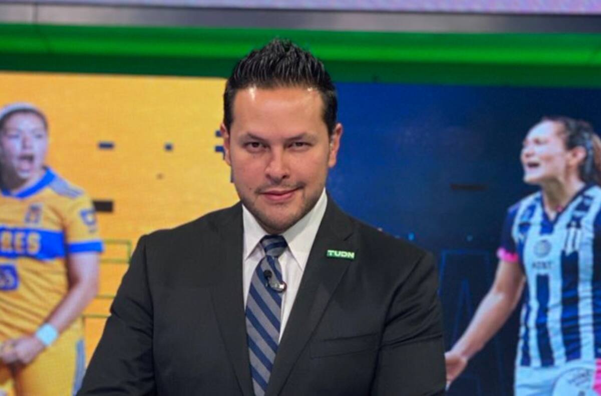 Alburean a comentarista de TUDN en plena transmisión en vivo
