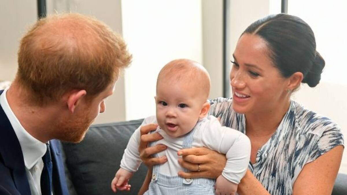 Meghan Markle y el príncipe Harry muestran por primera vez a la pequela Lilibet en postal navideña
