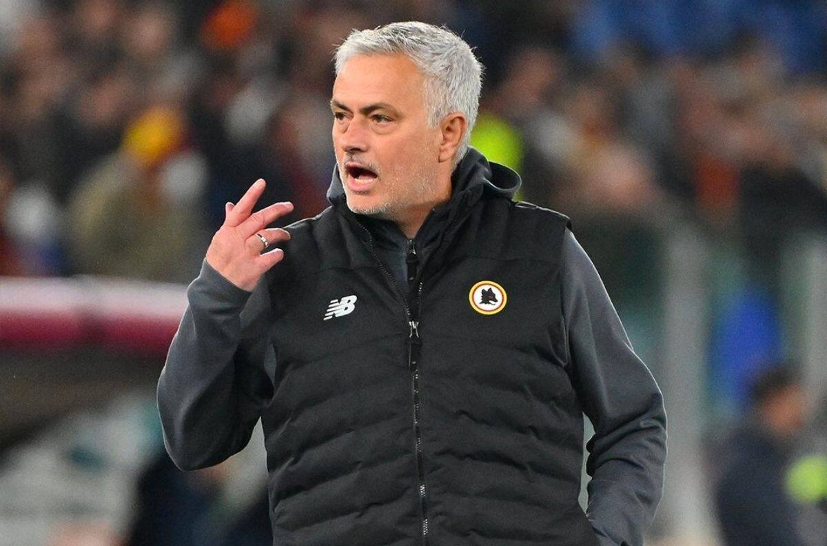 VIDEO: José Mourinho fue agredido con bolas de nieve en su llegada a Noruega