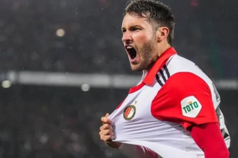 Santiago Giménez es objeto del deseo de varios clubes de Europa. (Twitter)