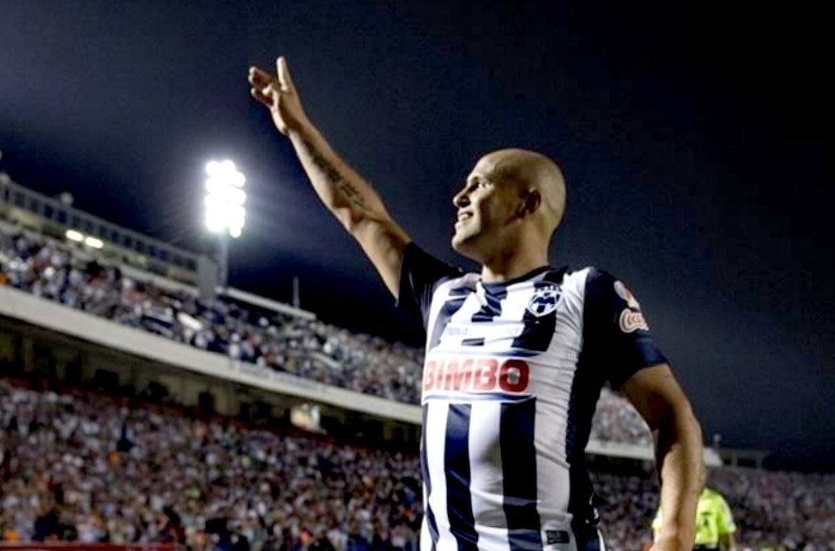 Chupete Suazo sacrificó todo por el Monterrey y jugó la final de la Concachampions lesionado