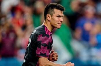 Crece la incertidumbre entorno a la lesión de Chucky Lozano: está viajando a Italia