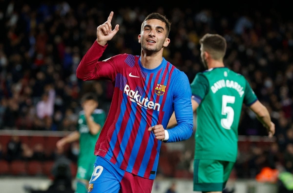 Ferran Torres asegura que ya esperan a Robert Lewandowski en Barcelona