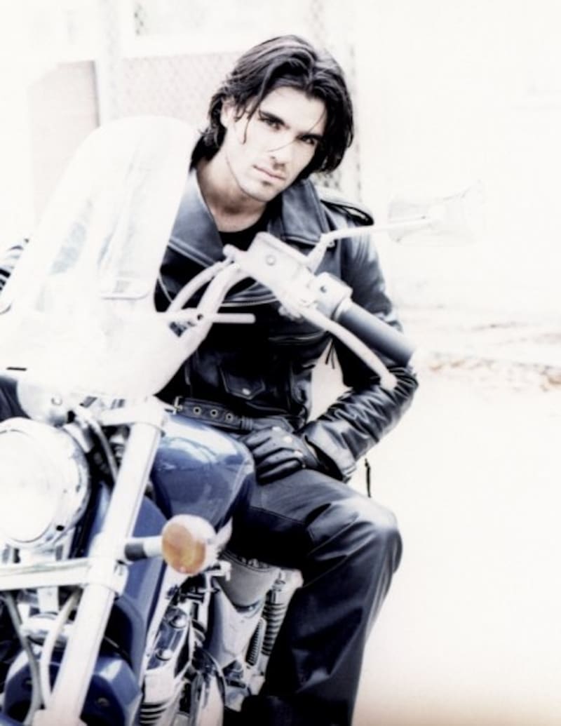 Destacó como galán de telenovelas en los años noventa.