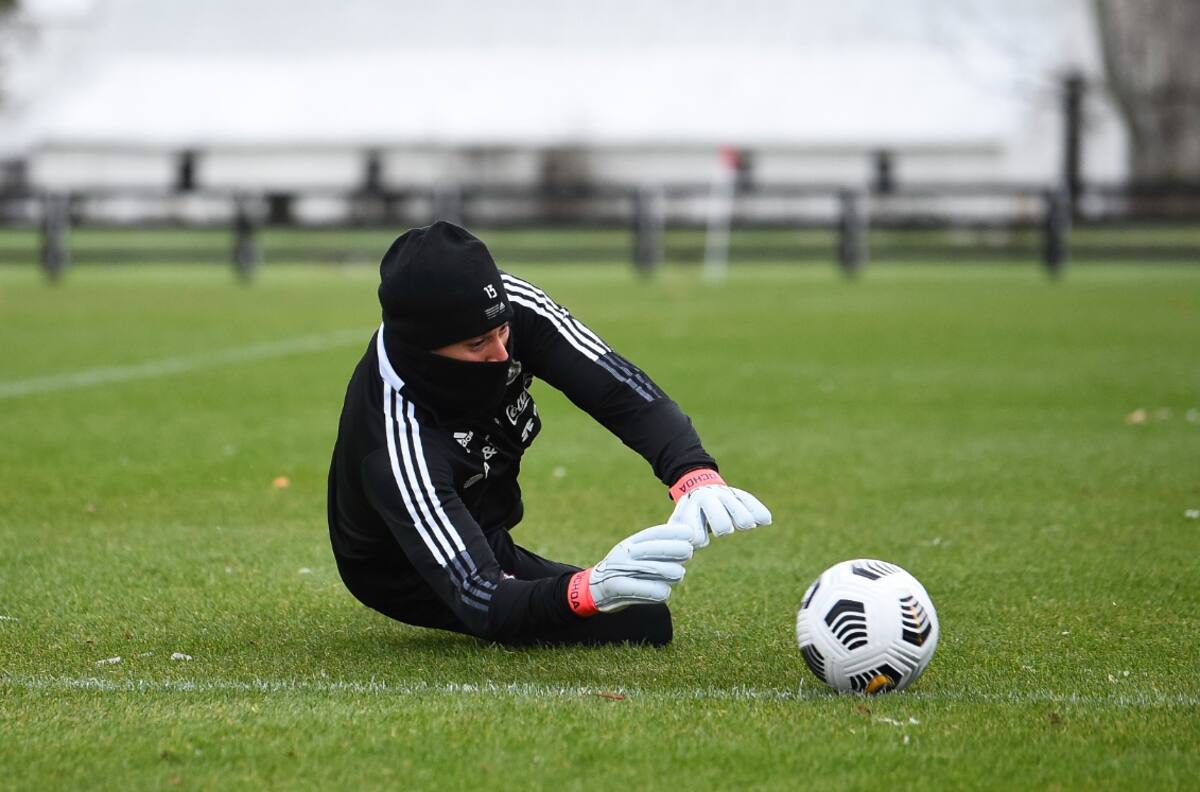 Le llueven críticas a Guillermo Ochoa en redes sociales tras los dos goles recibidos ante Canadá