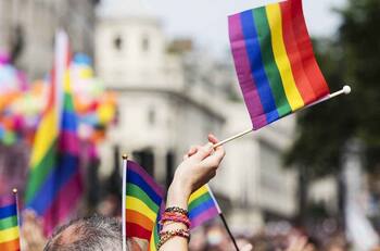 Futbolista trans demandará ante prohibición de jugar en equipos femeninos