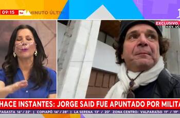 VIDEO | Periodista chileno vivió un tenso momento en Kiev: “Están apuntándome”