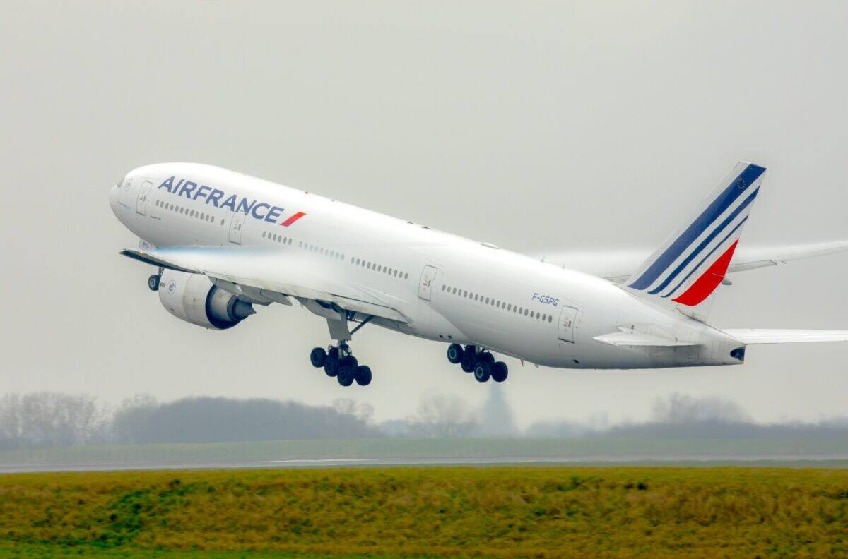 Qué tensión: vuelo de Air France hace aterrizaje de emergencia debido al mal comportamiento de un pasajero