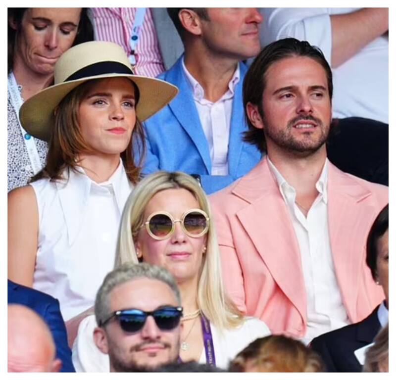 Emma Watson llegó a Wimbledon con su hermano Alex.