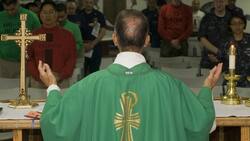 VIDEO | Sacerdote da misa borracho y se vuelve viral