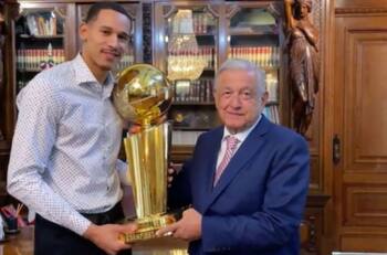 AMLO recibió a Juan Toscano tras obtener el campeonato con Golden State Warriors