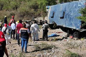 ¡Terrible! Accidente de autobús de pasajeros deja seis muertos y 15 heridos