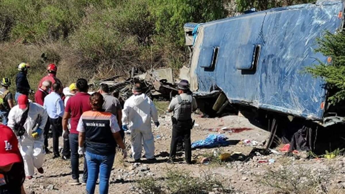 ¡Terrible! Accidente de autobús de pasajeros deja seis muertos y 15 heridos