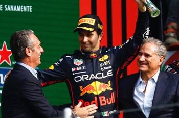 El recordatorio de la prensa internacional a Checo Pérez sobre su inferioridad con Max Verstappen