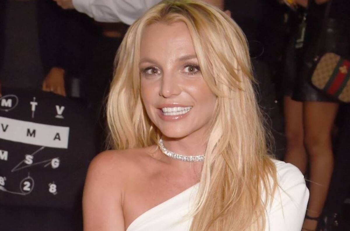 Britney Spears celebra su libertad volando en avioneta