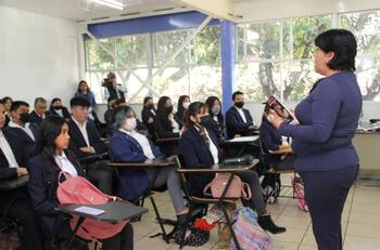 ¿Quieres trabajar como maestro en la SEP? Mira los requisitos y salarios